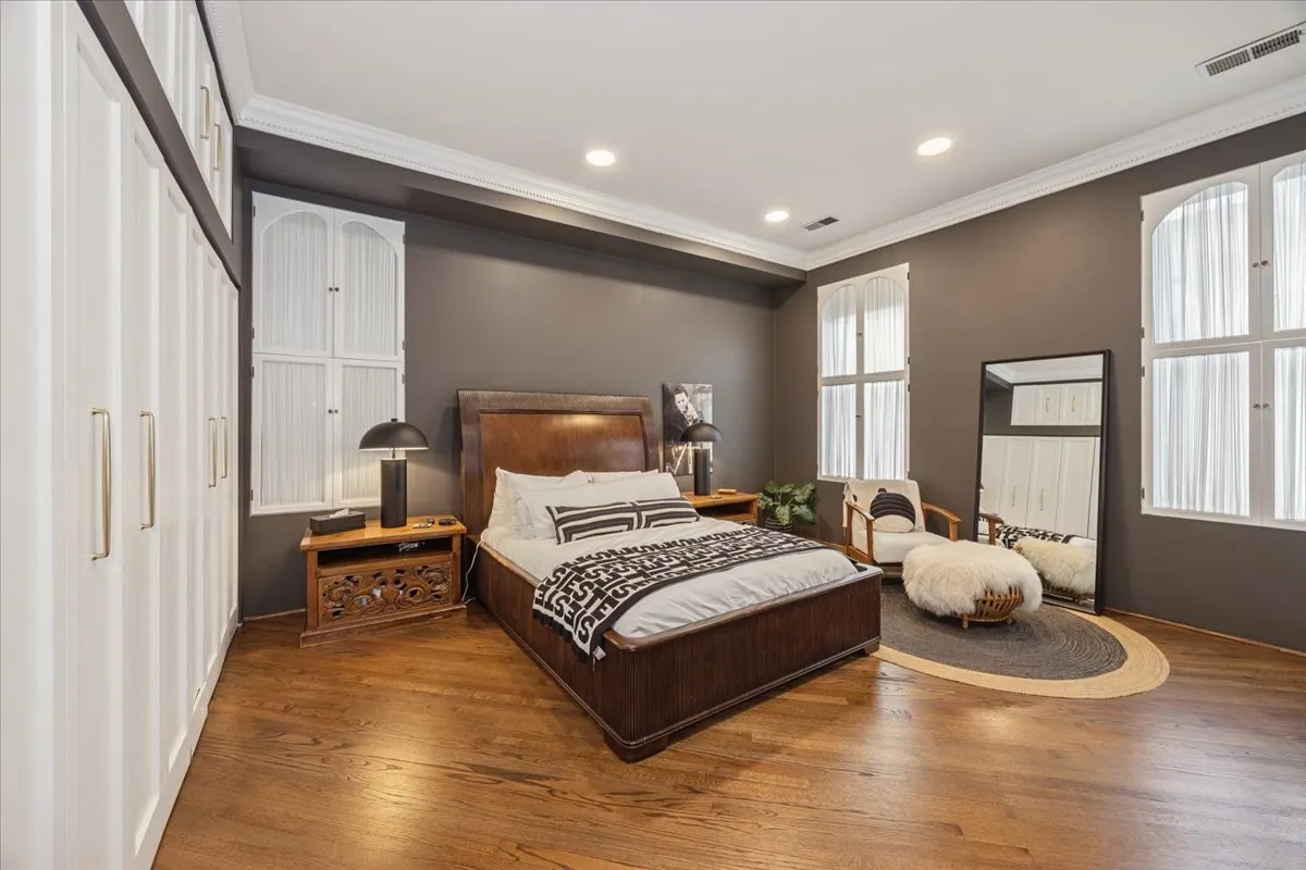 78 E Elm Street IL #3