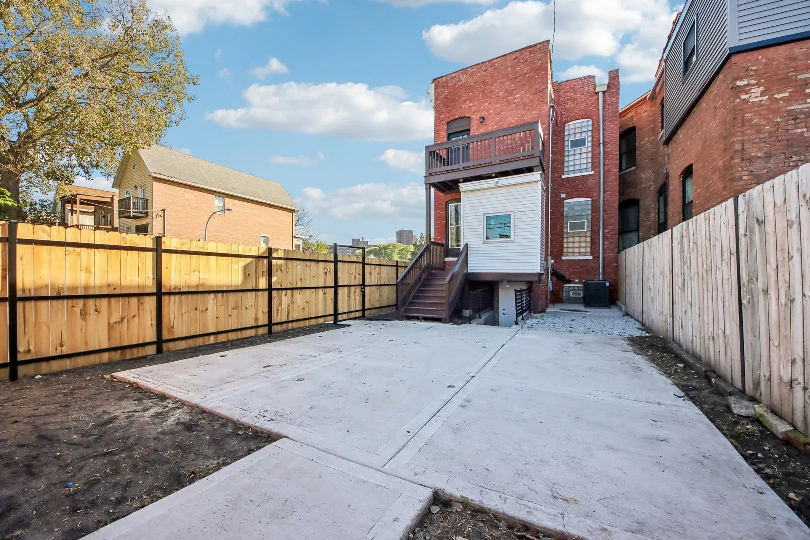 656 E Bowen Avenue IL