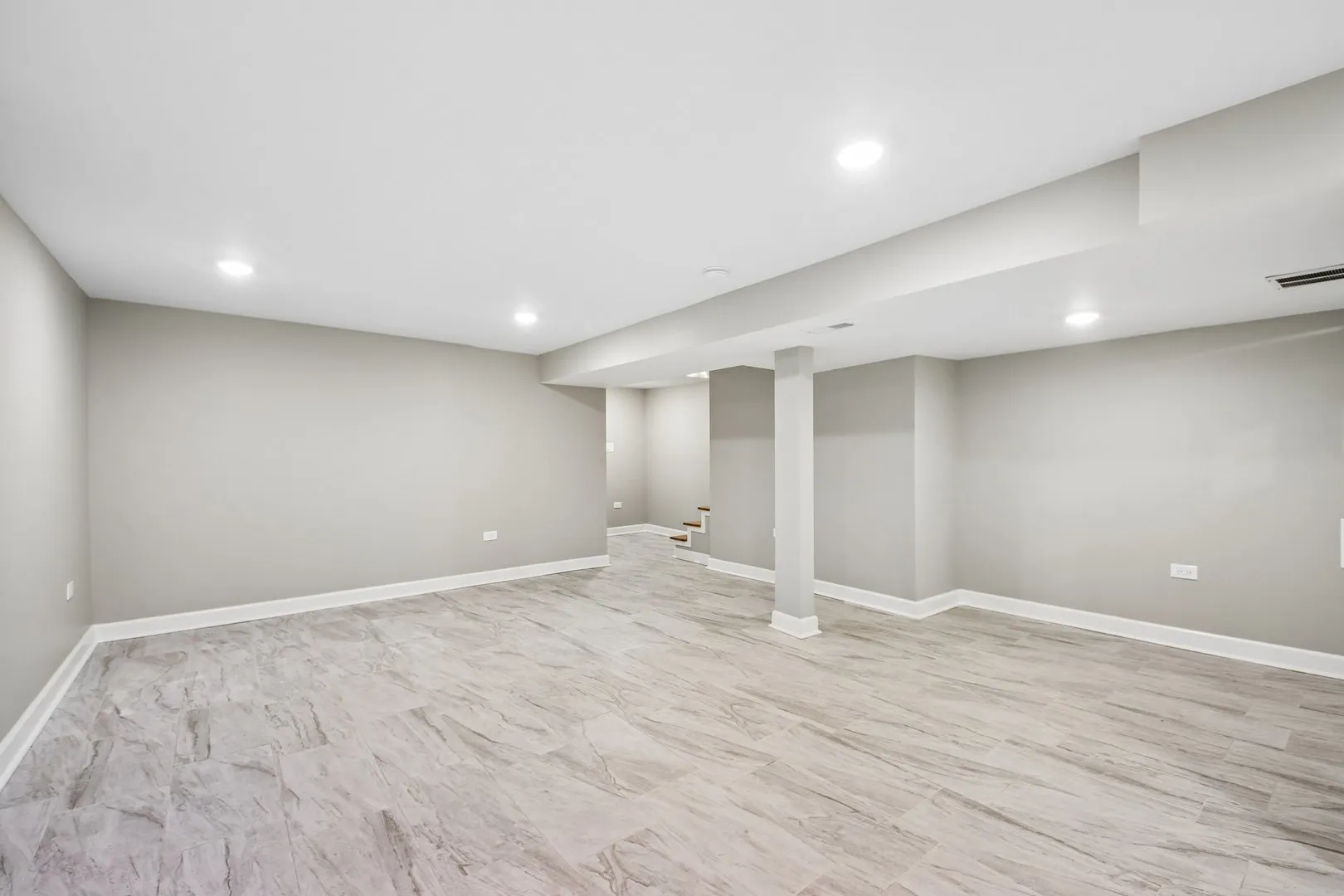 656 E Bowen Avenue IL
