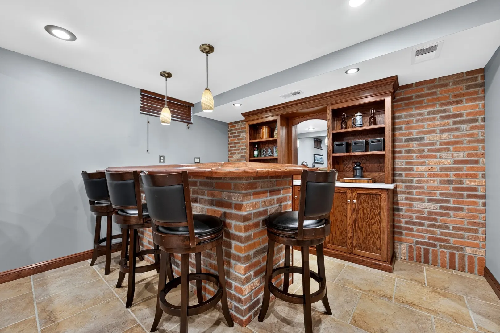 1211 Challis Drive IL