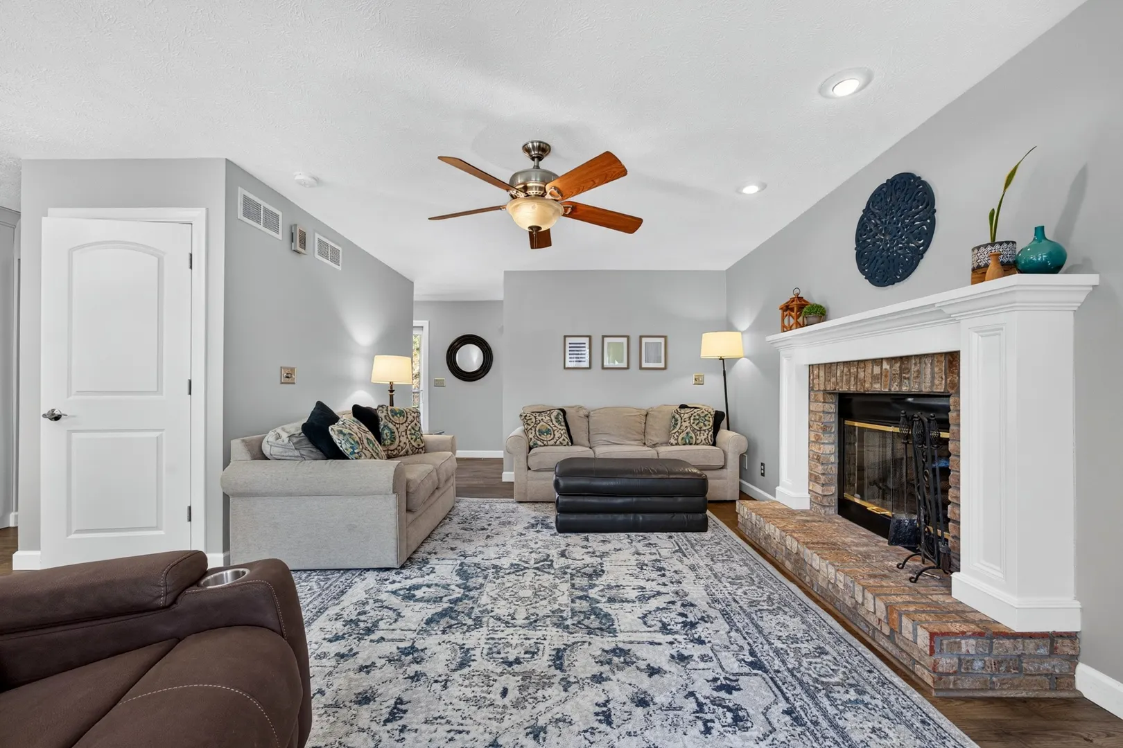 1211 Challis Drive IL