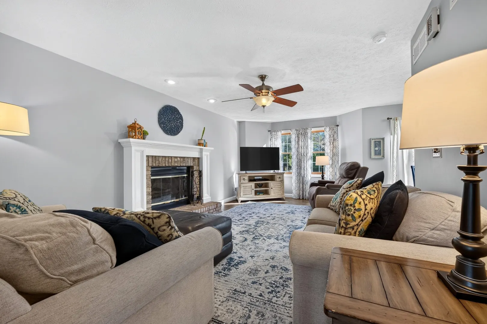 1211 Challis Drive IL