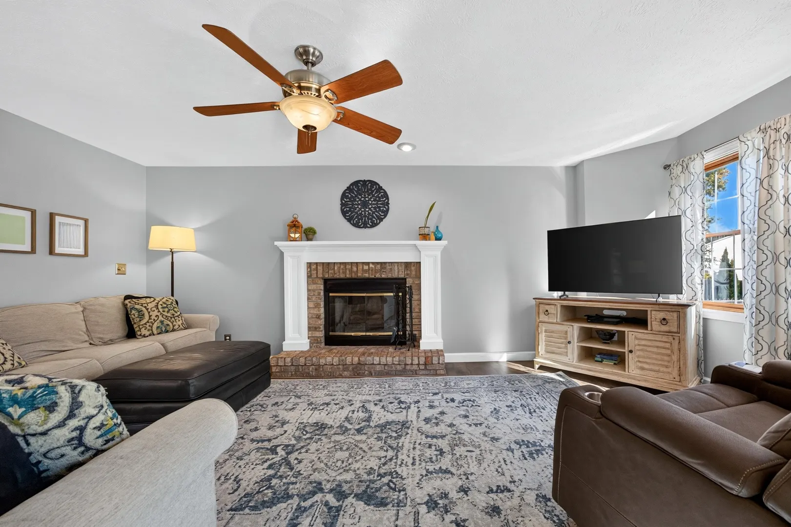 1211 Challis Drive IL