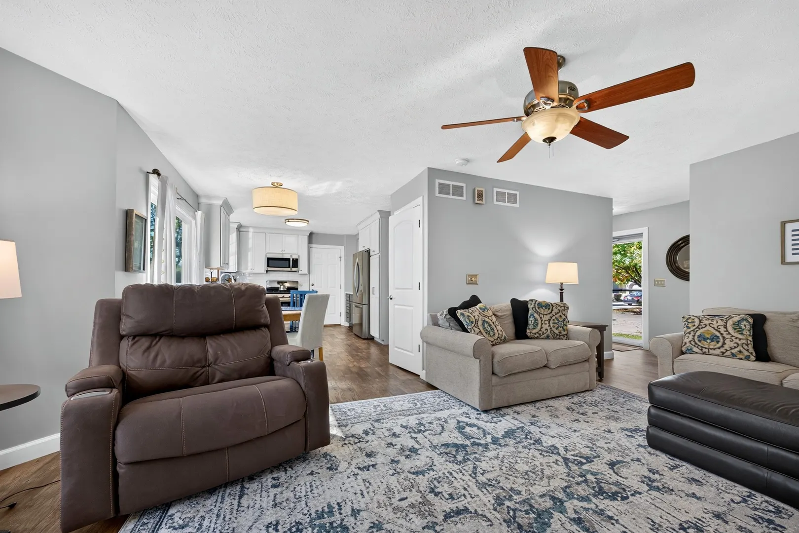 1211 Challis Drive IL