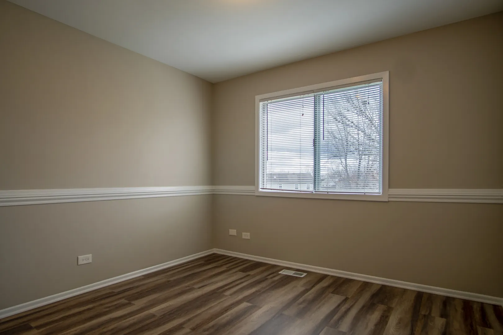 441 Esselen Court IL