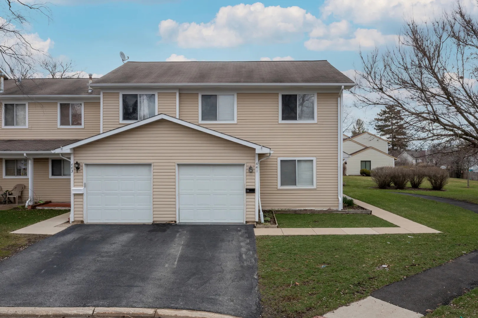 441 Esselen Court IL