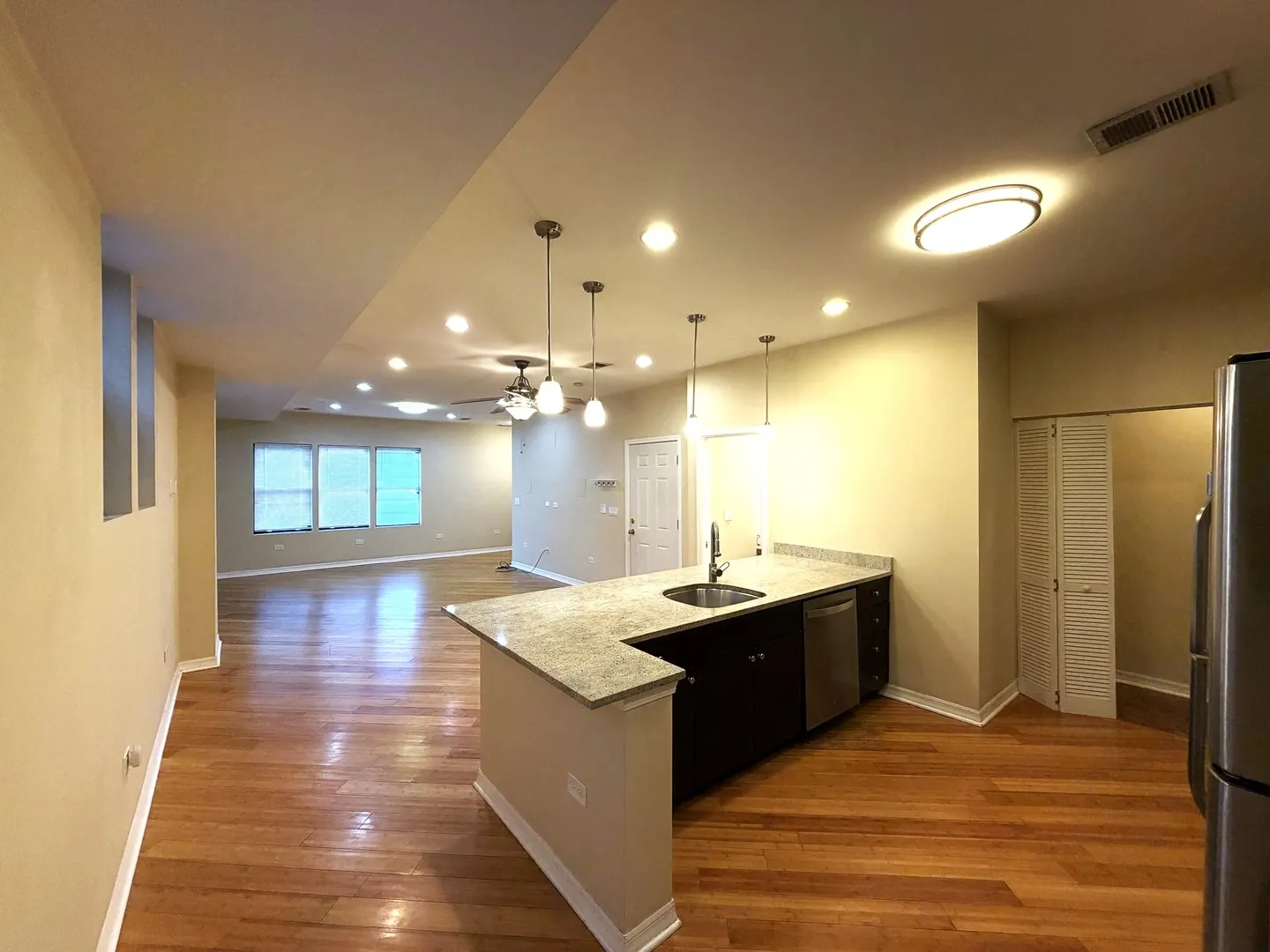 1522 W Superior Street IL #3