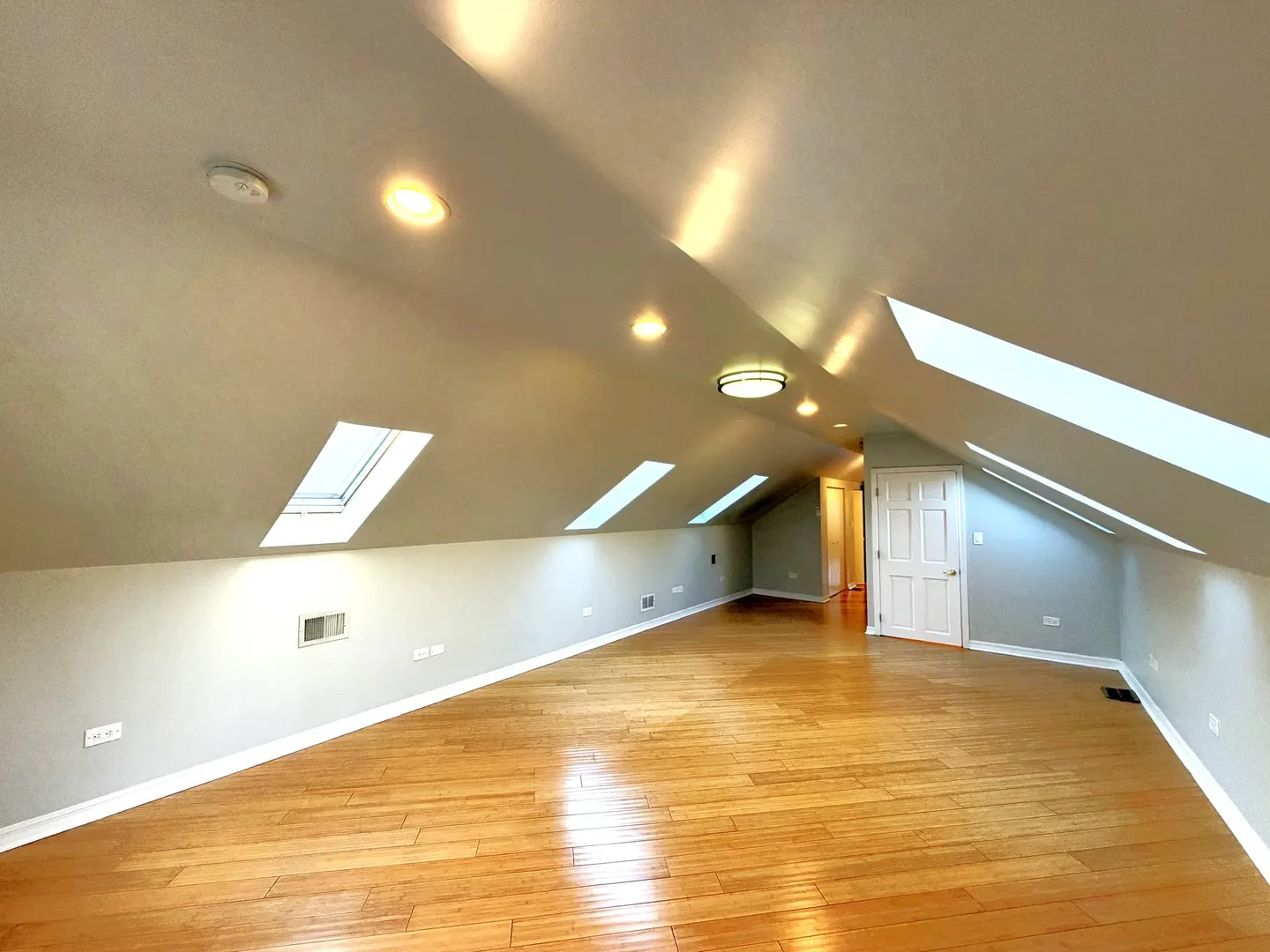 1522 W Superior Street IL #3