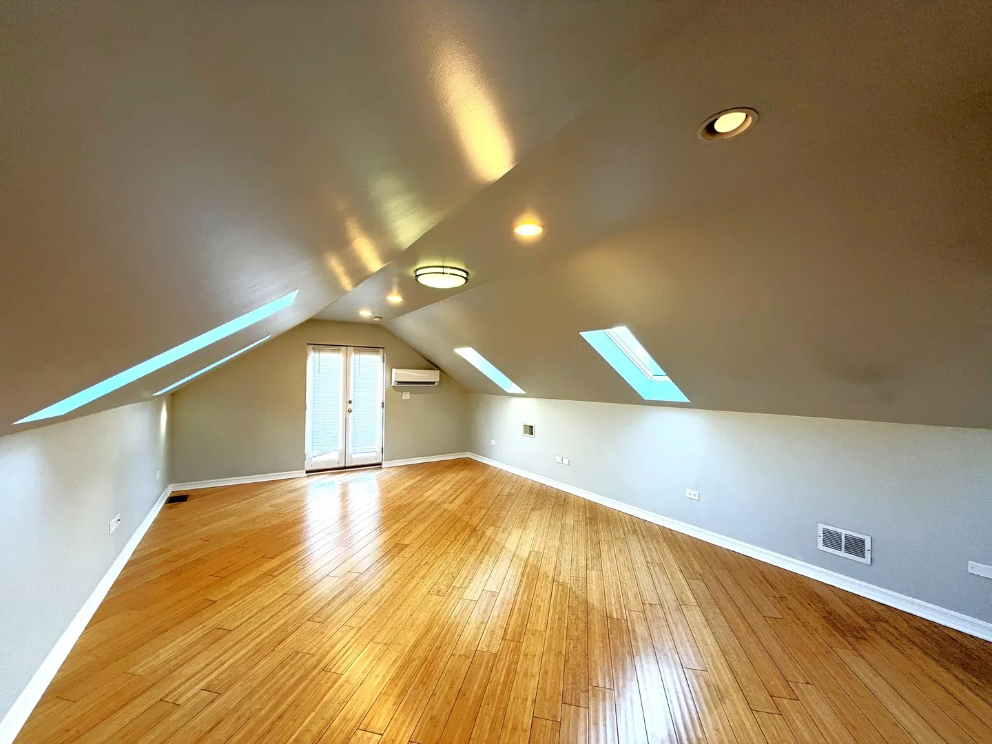 1522 W Superior Street IL #3