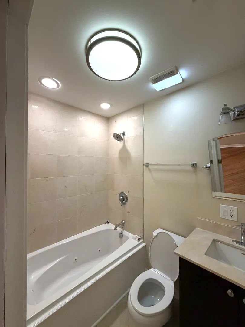 1522 W Superior Street IL #3