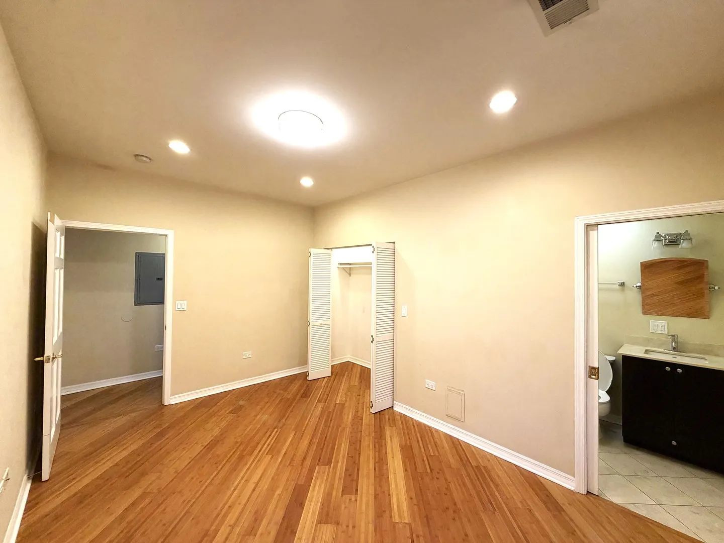 1522 W Superior Street IL #3