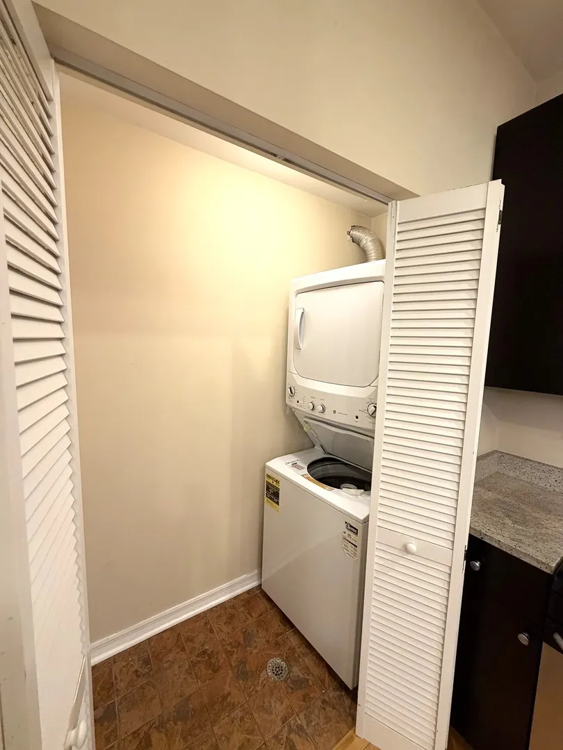 1522 W Superior Street IL #3