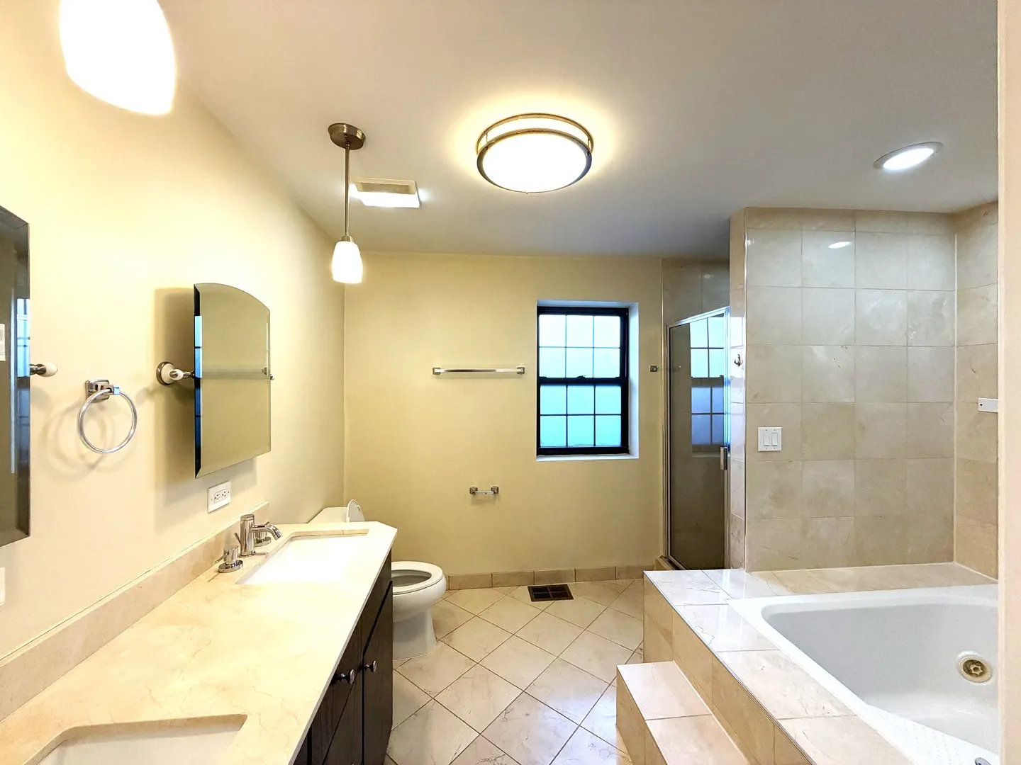 1522 W Superior Street IL #3