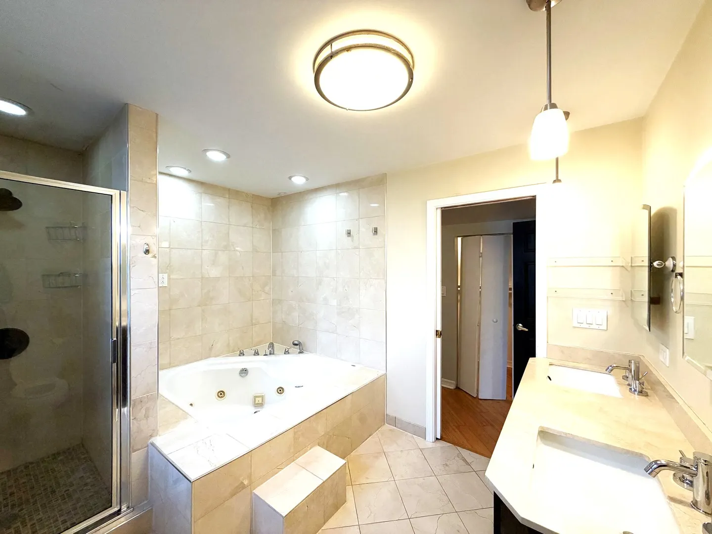 1522 W Superior Street IL #3