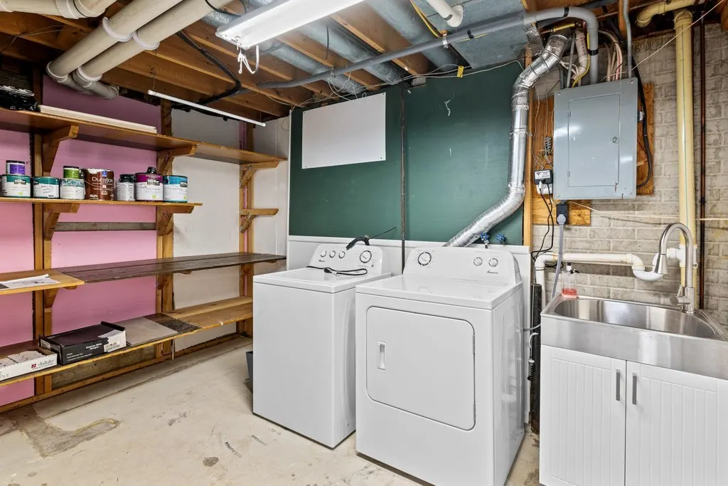 1339 W 41st Street IA