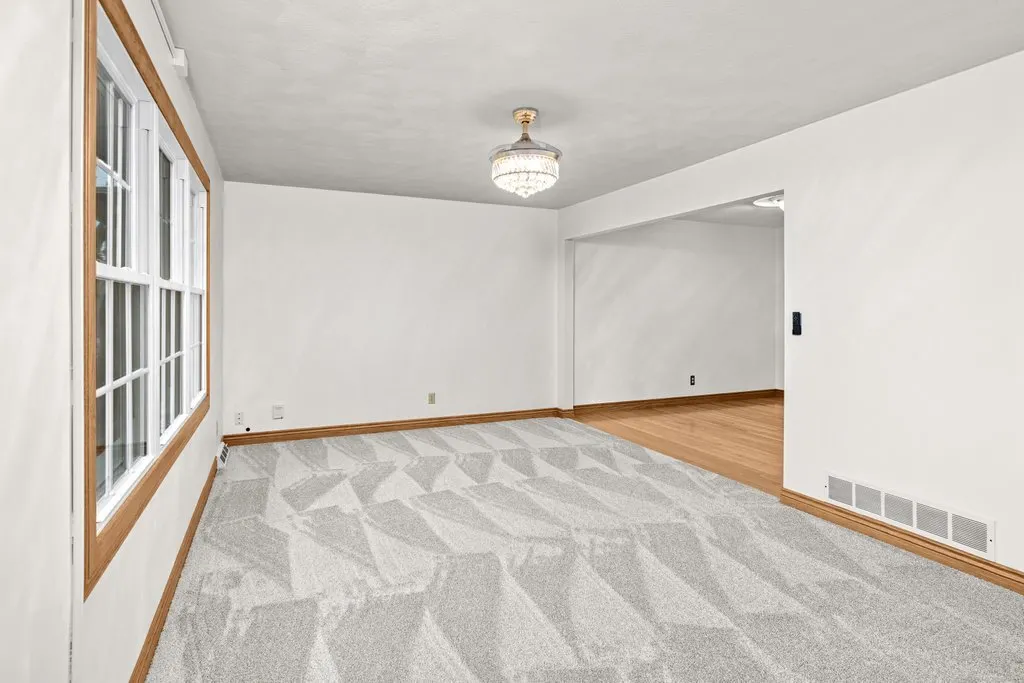 1339 W 41st Street IA