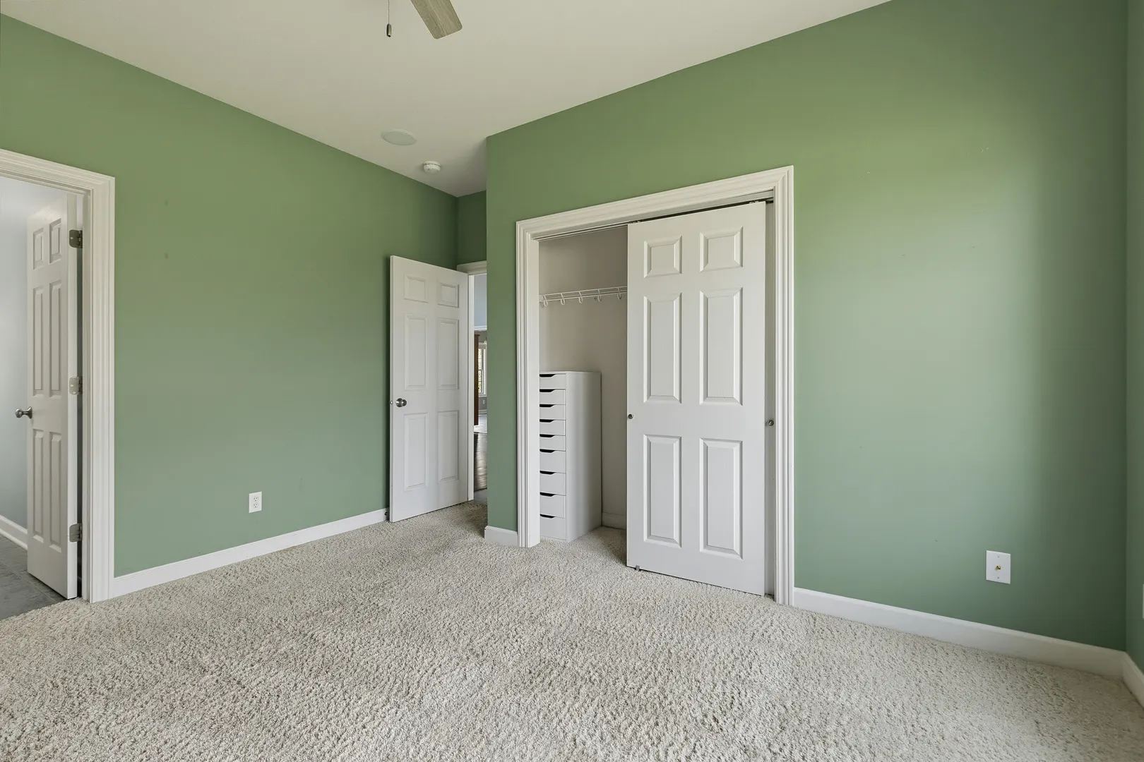 108 S Barrington Drive IL