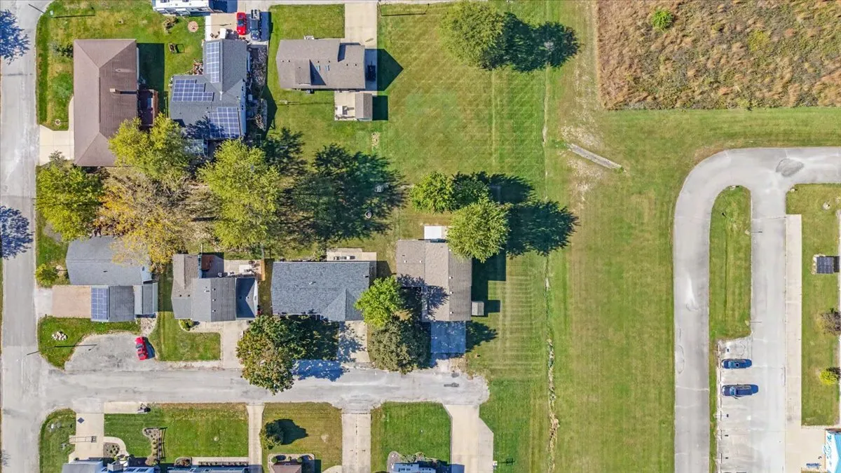 718 N Leona Lane IL