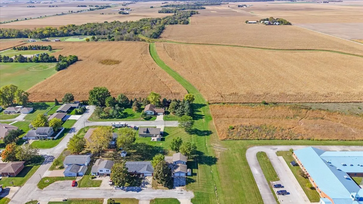 718 N Leona Lane IL