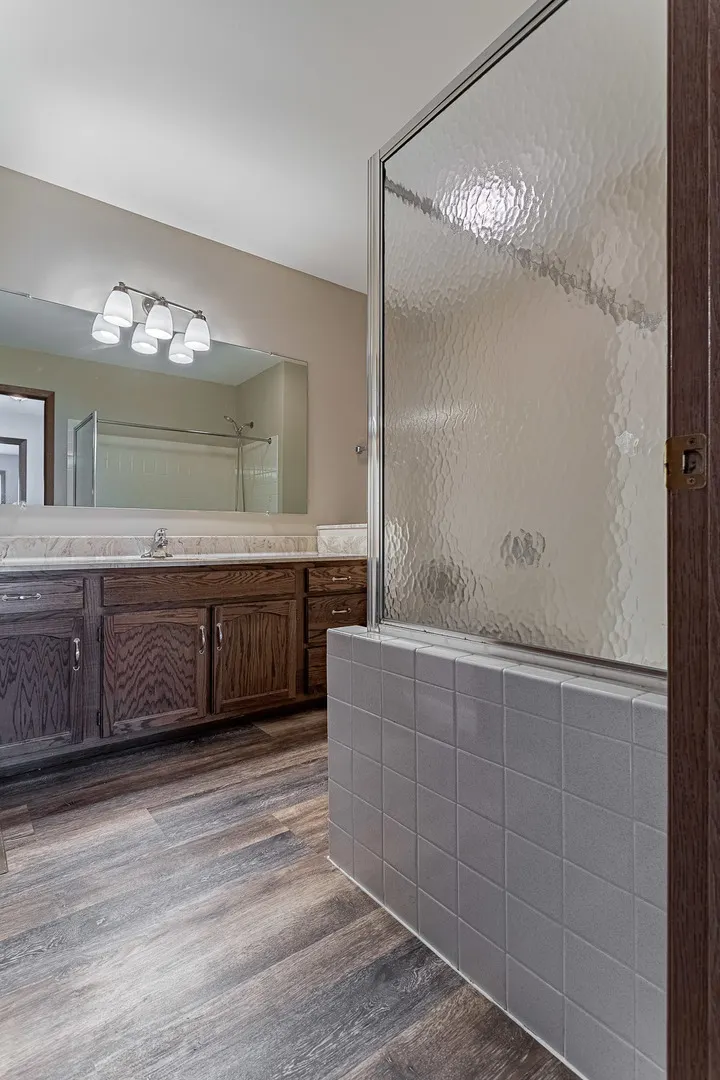 279 University Lane IL