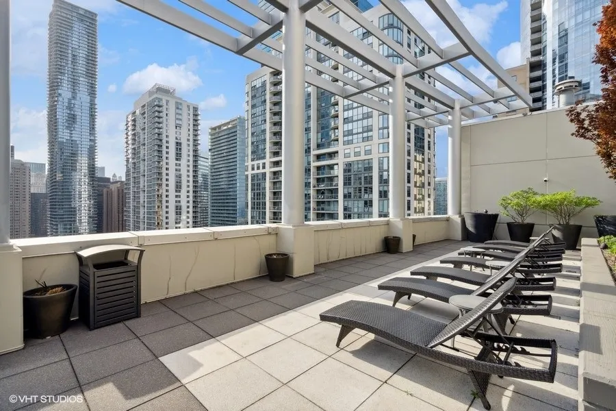 201 N Westshore Drive IL #2804
