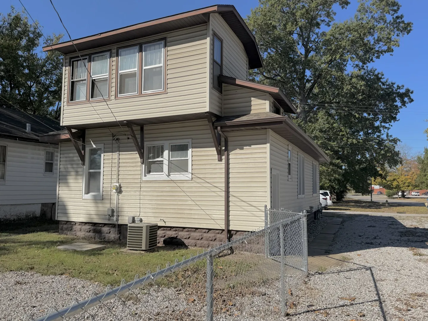 135 N James Avenue IL