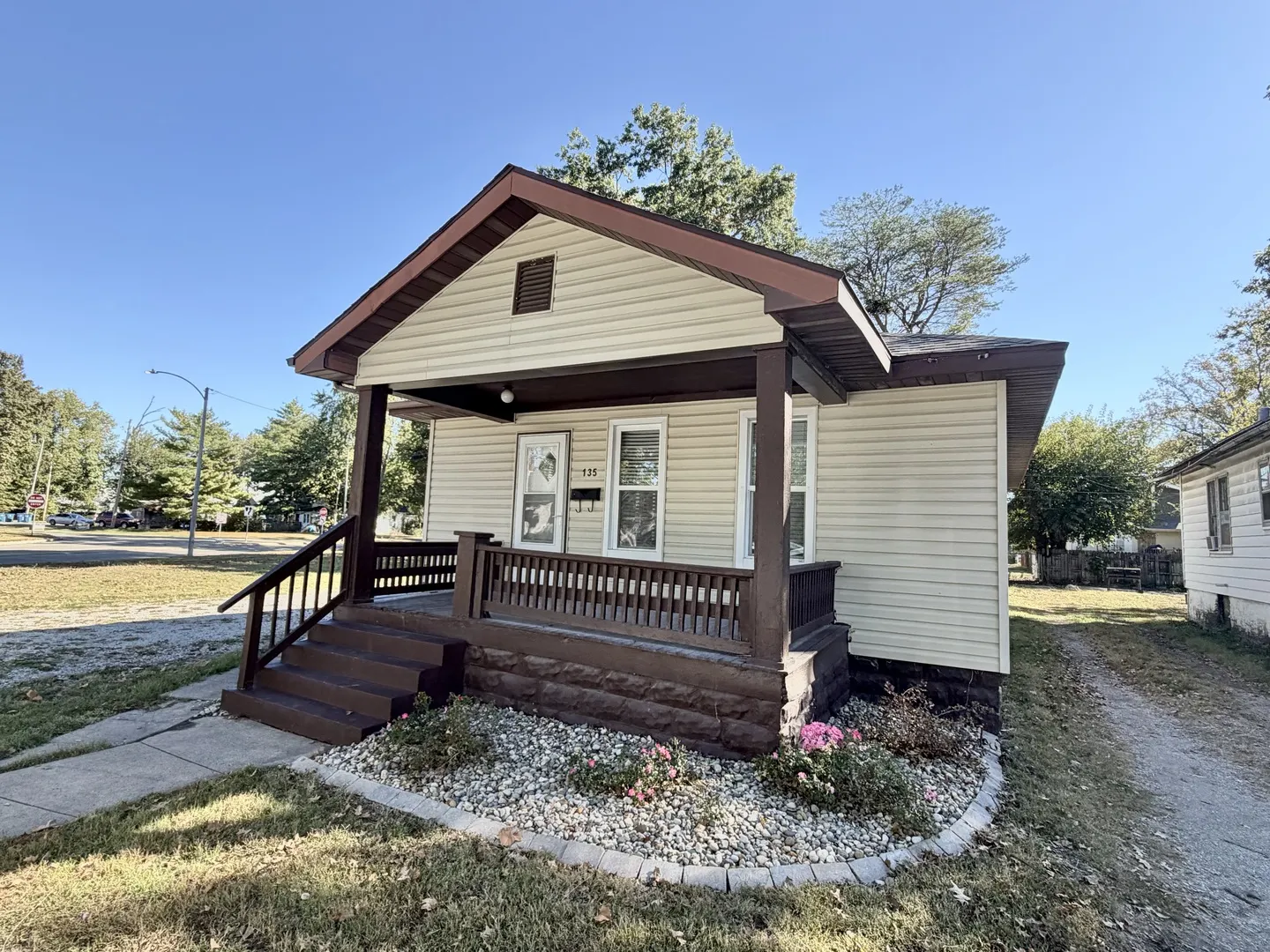 135 N James Avenue IL