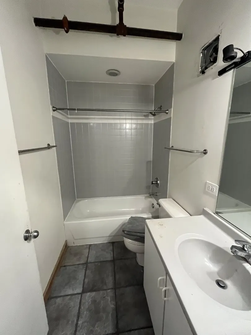 732 S Financial Place IL #410