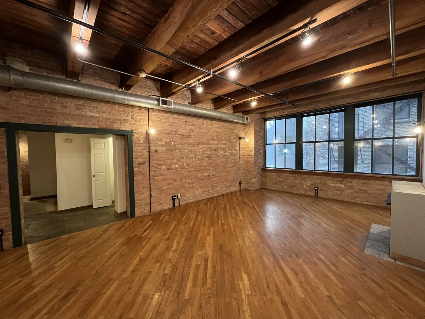 732 S Financial Place IL #410