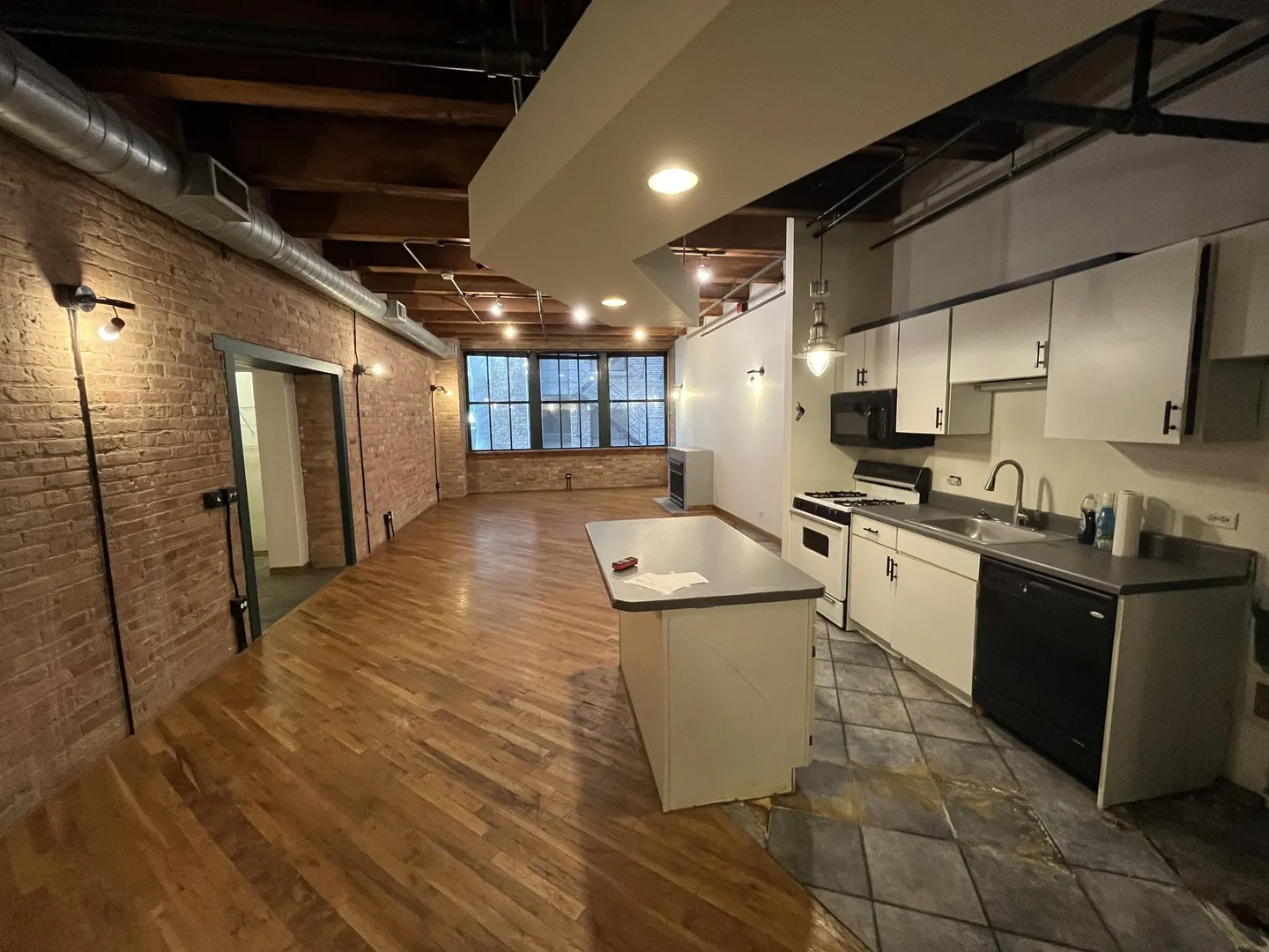 732 S Financial Place IL #410