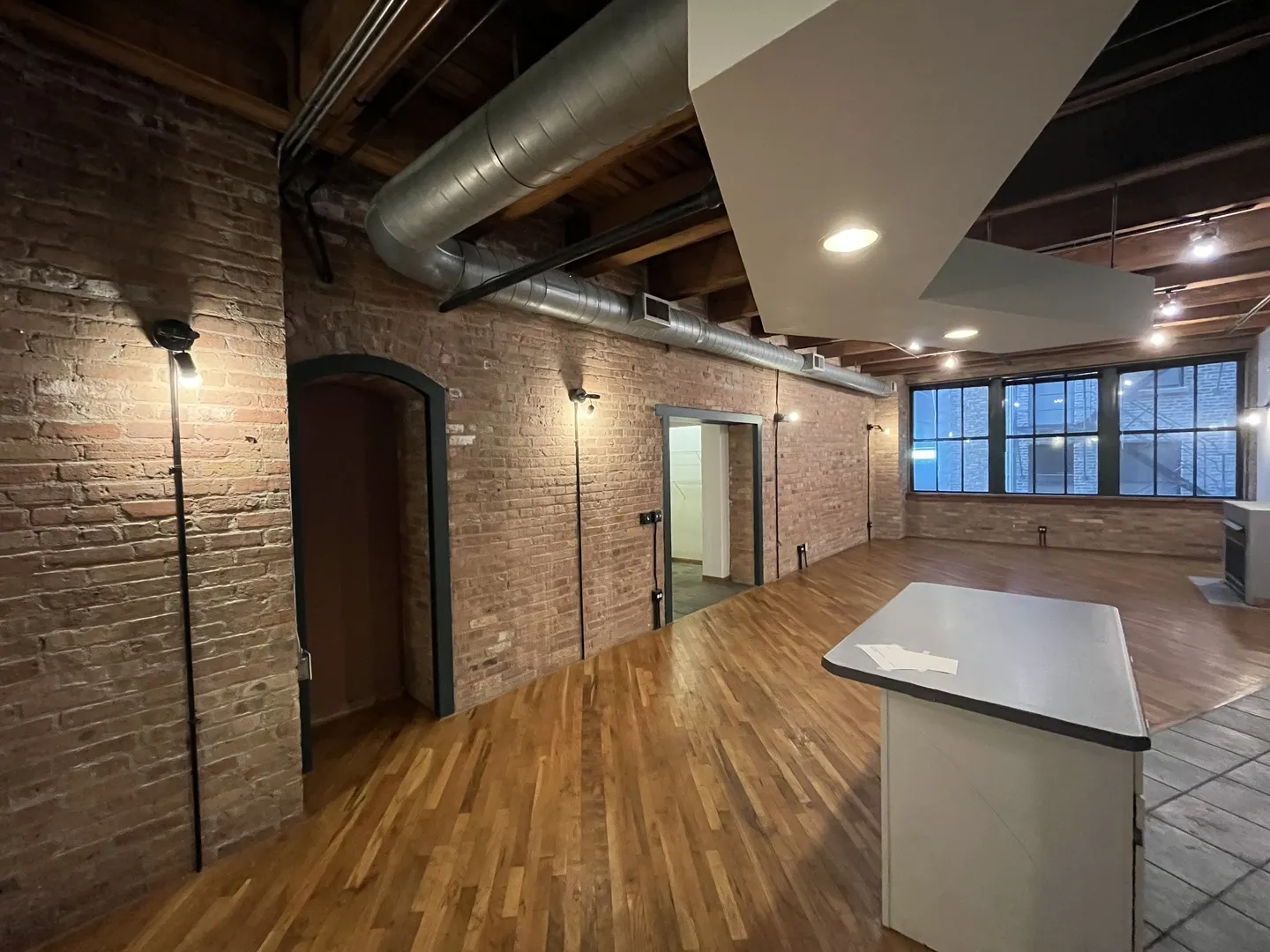 732 S Financial Place IL #410