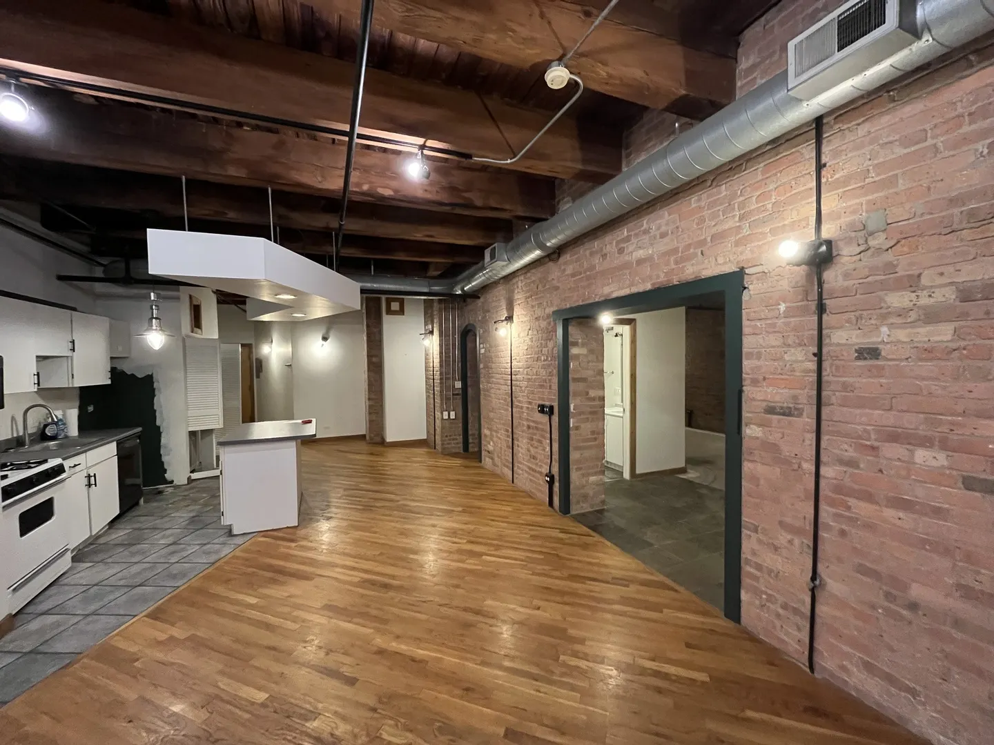 732 S Financial Place IL #410