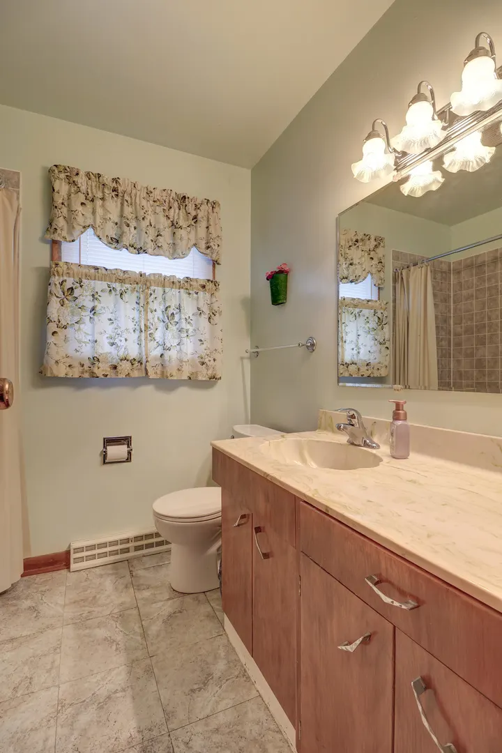 1724 N 8th Street IA