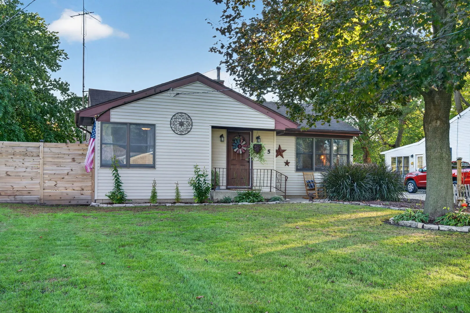 135 E 3rd Street IL