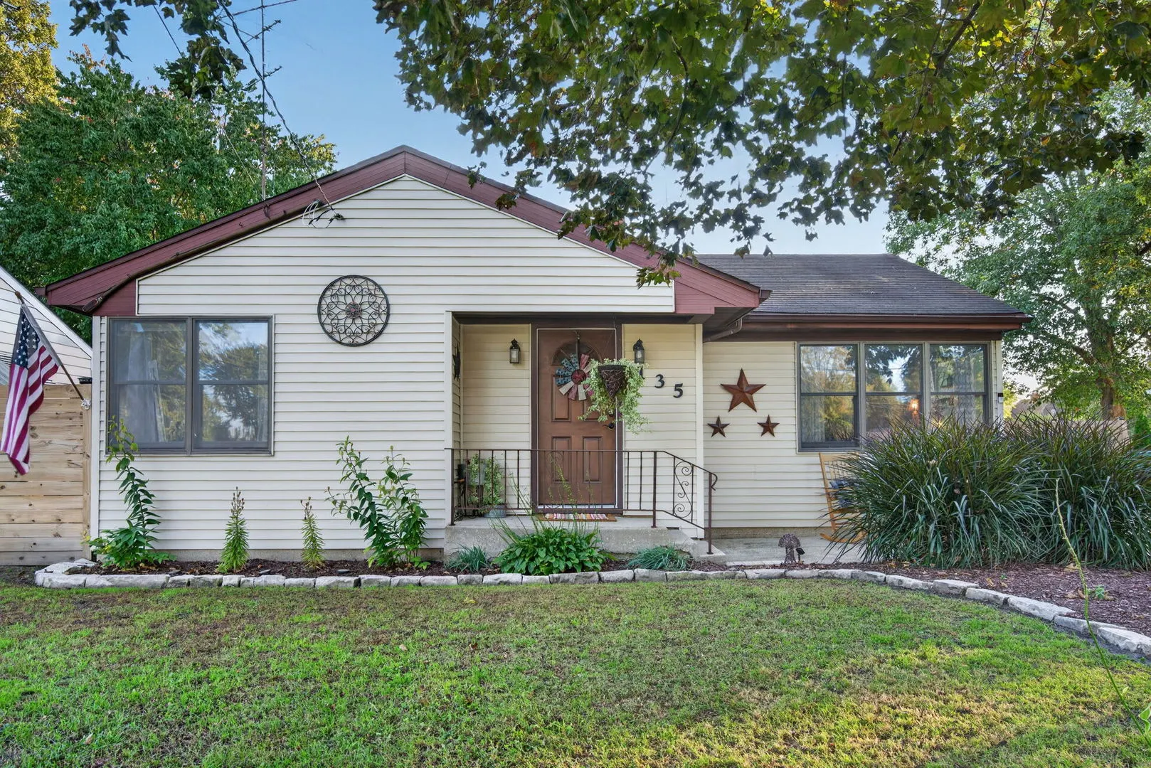 135 E 3rd Street IL