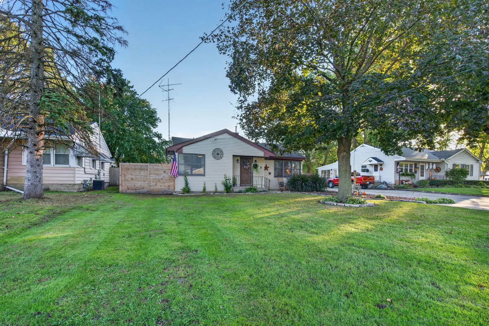 135 E 3rd Street IL