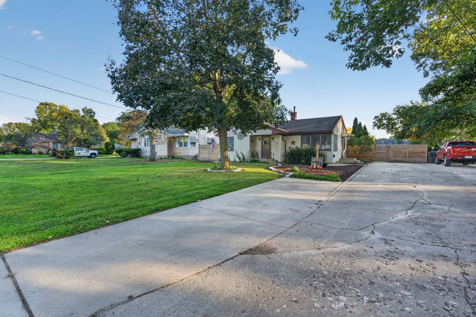 135 E 3rd Street IL