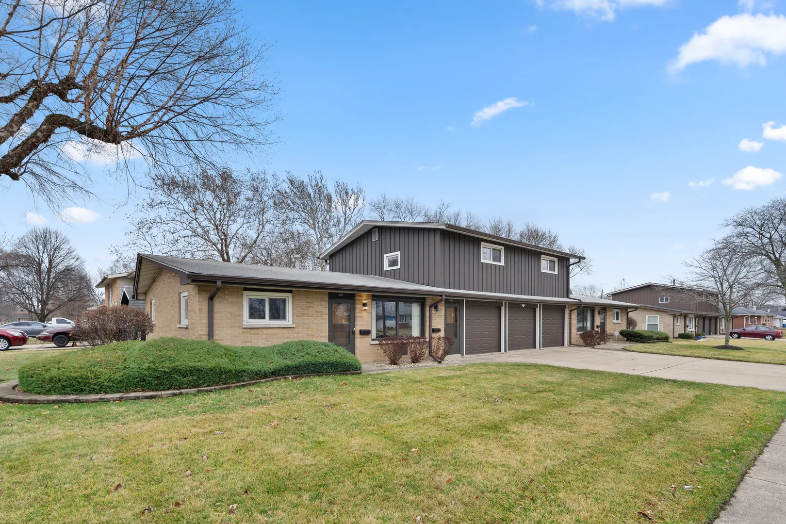 537-541 N Edgelawn Drive IL #541