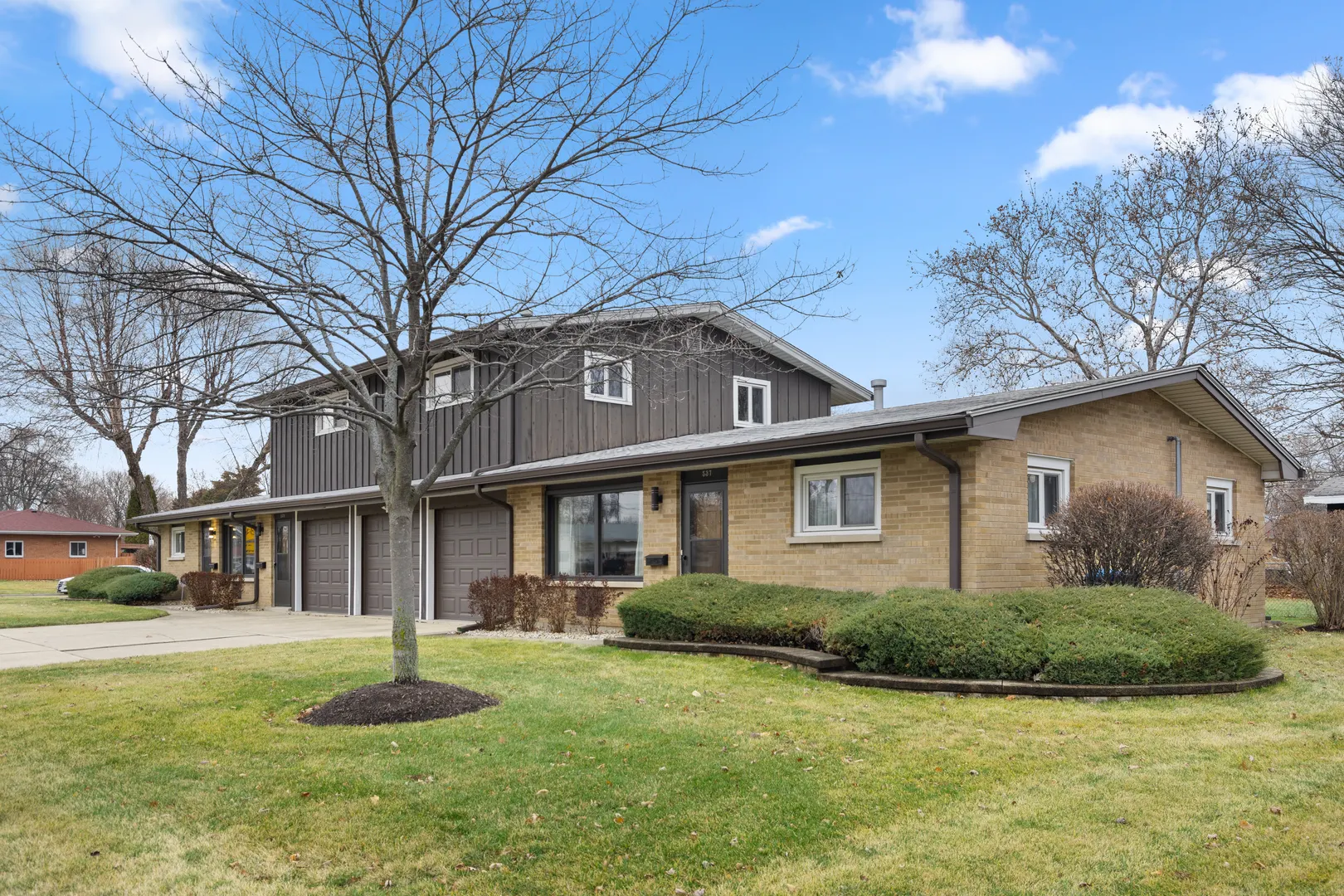 537-541 N Edgelawn Drive IL #541