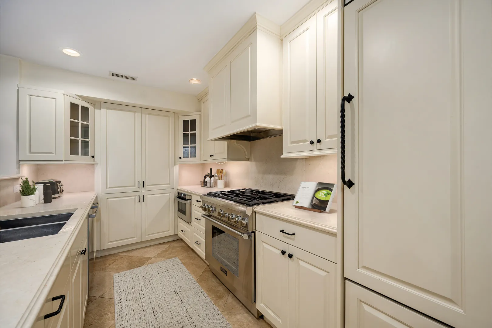 82 E Elm Street IL #1