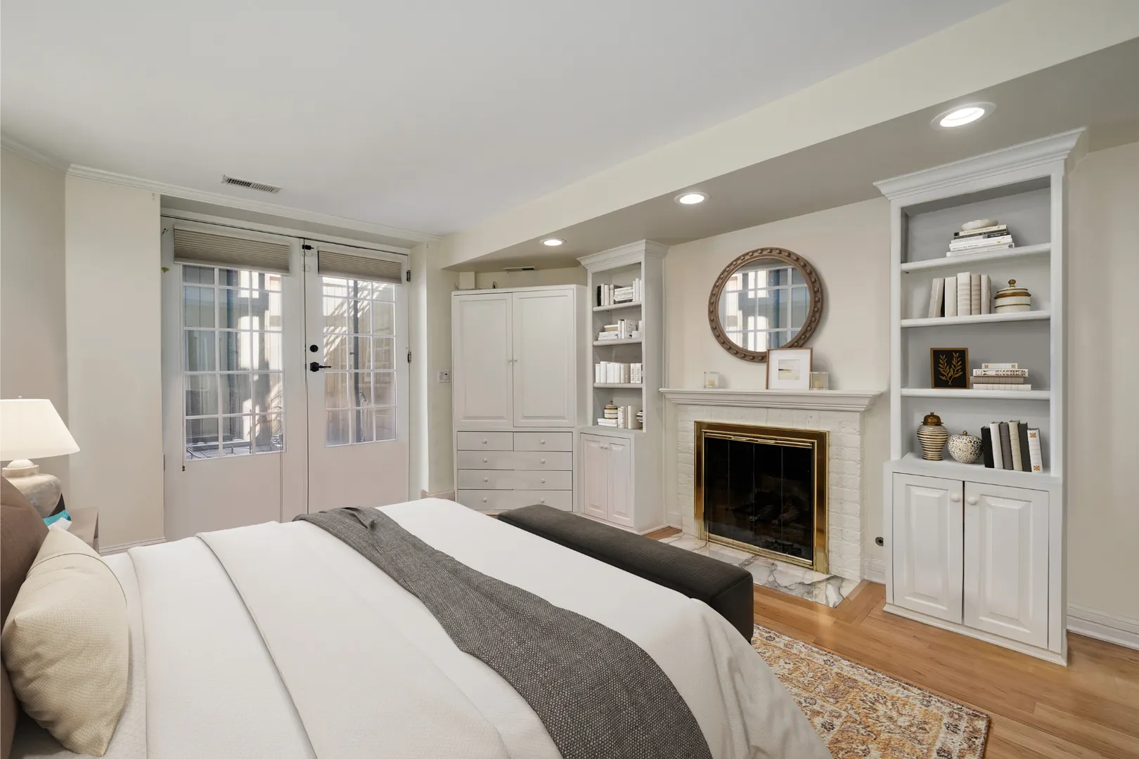 82 E Elm Street IL #1