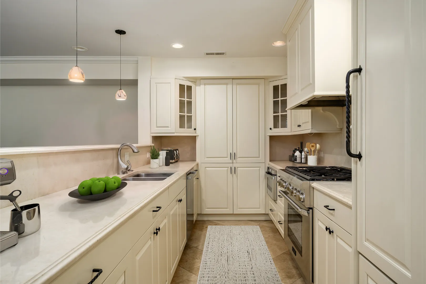 82 E Elm Street IL #1