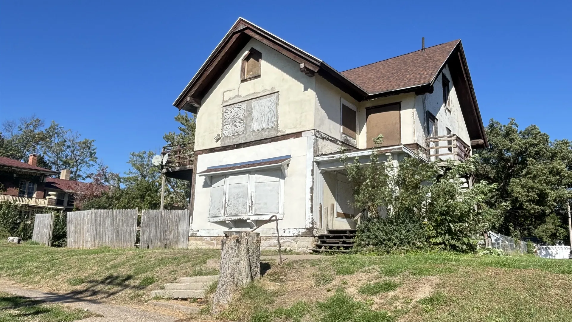218 E 12th Street IA
