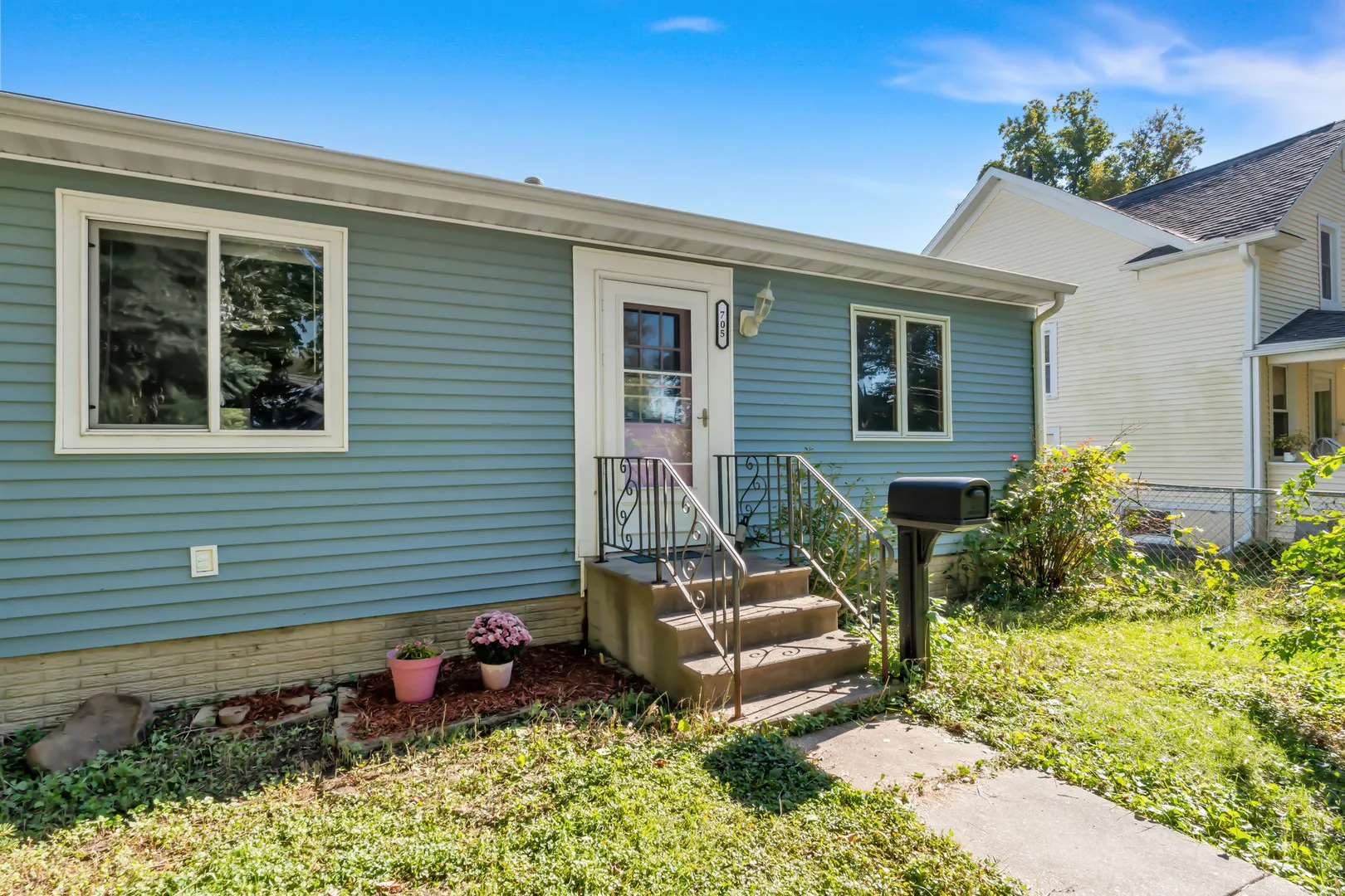 705 S Fairmount Street IA