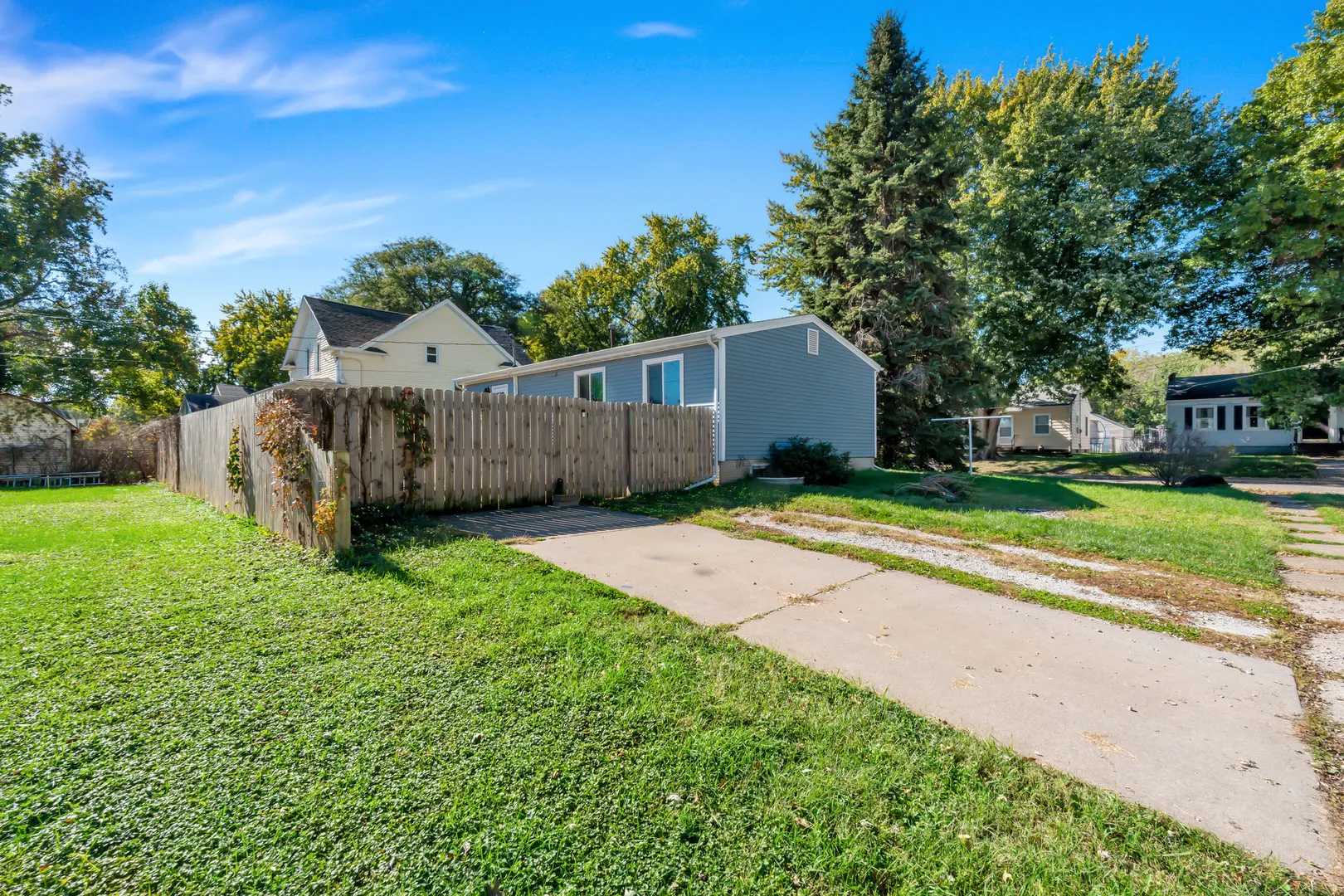 705 S Fairmount Street IA