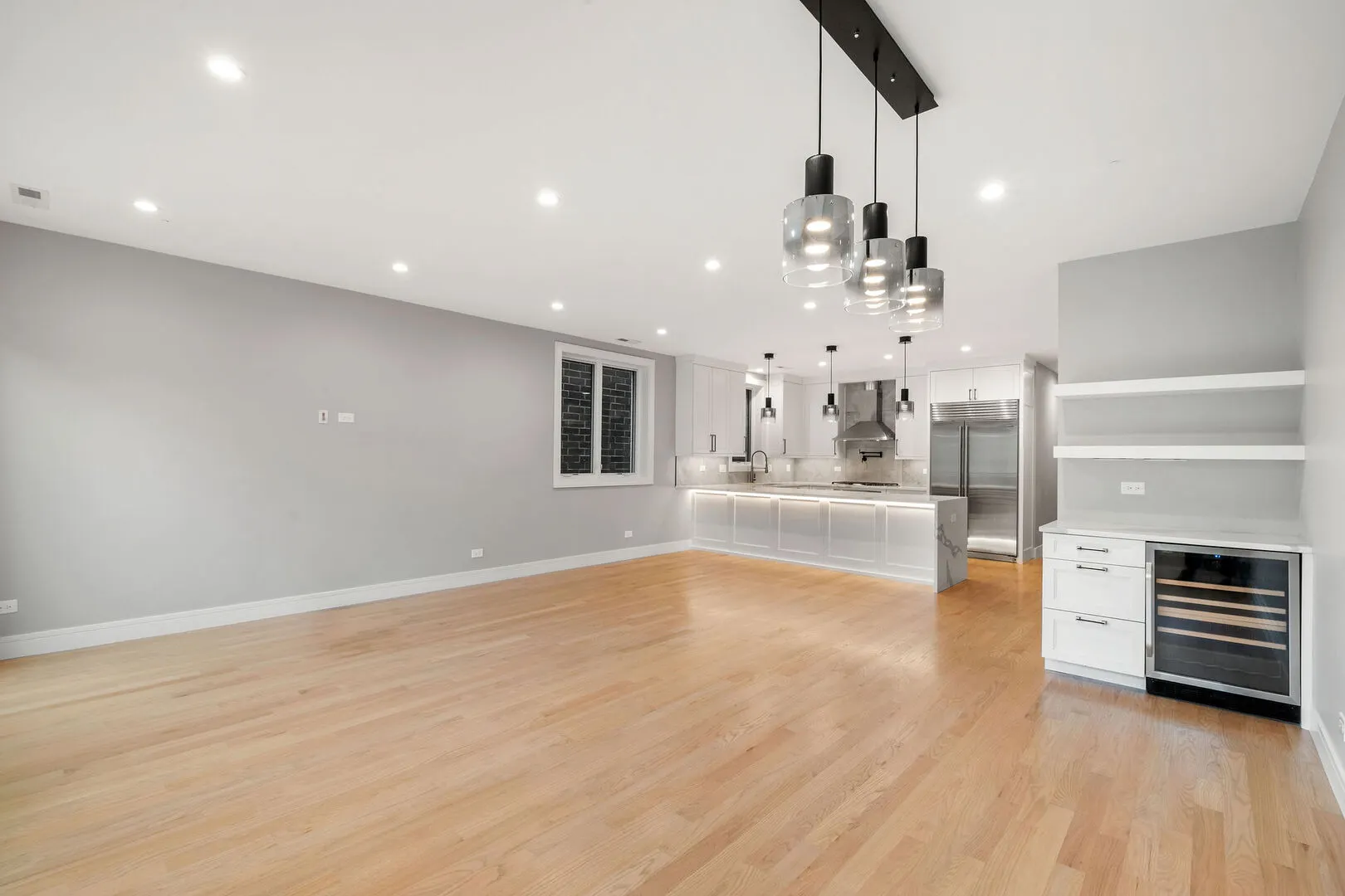 2209 W Belmont Avenue IL #2