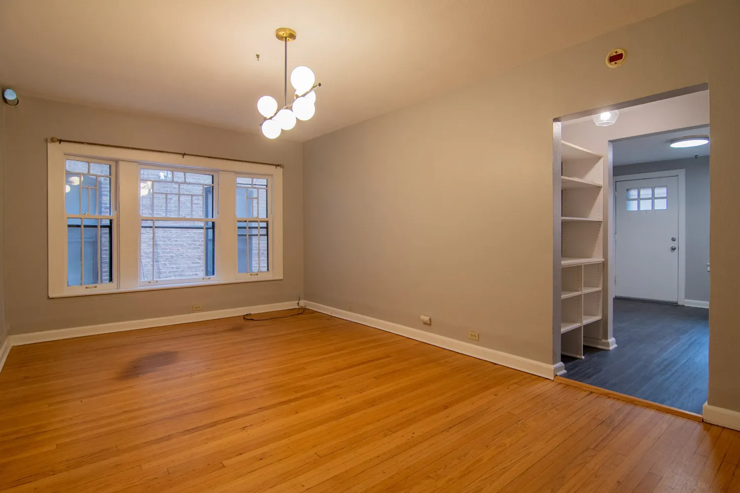 844 W Lakeside Place IL
