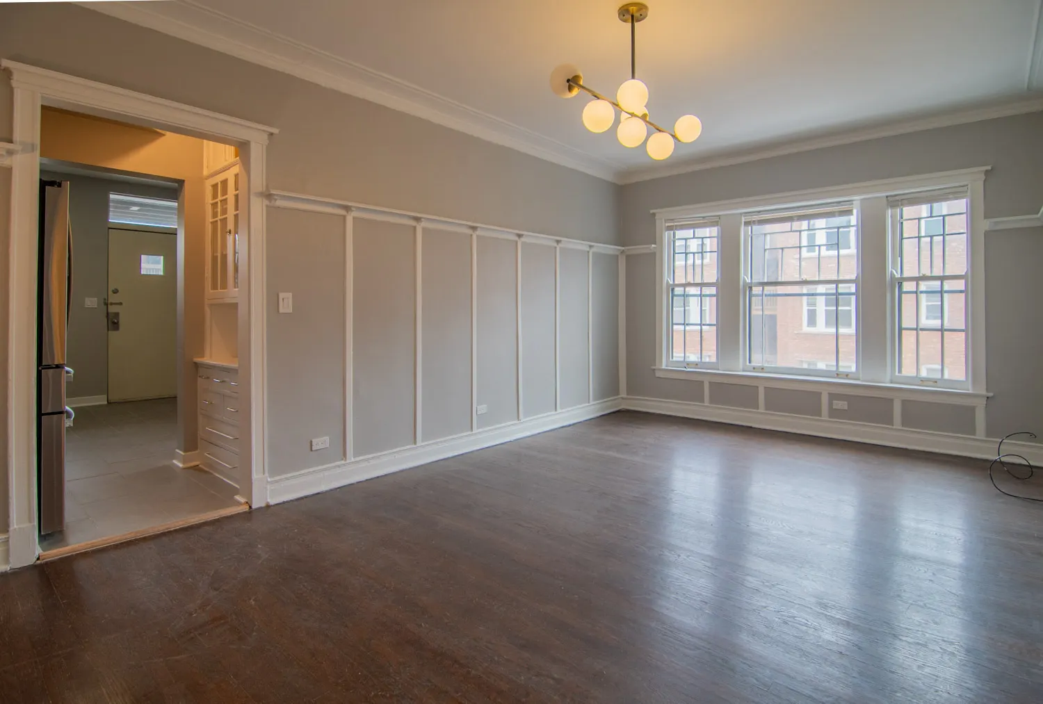 844 W Lakeside Place IL