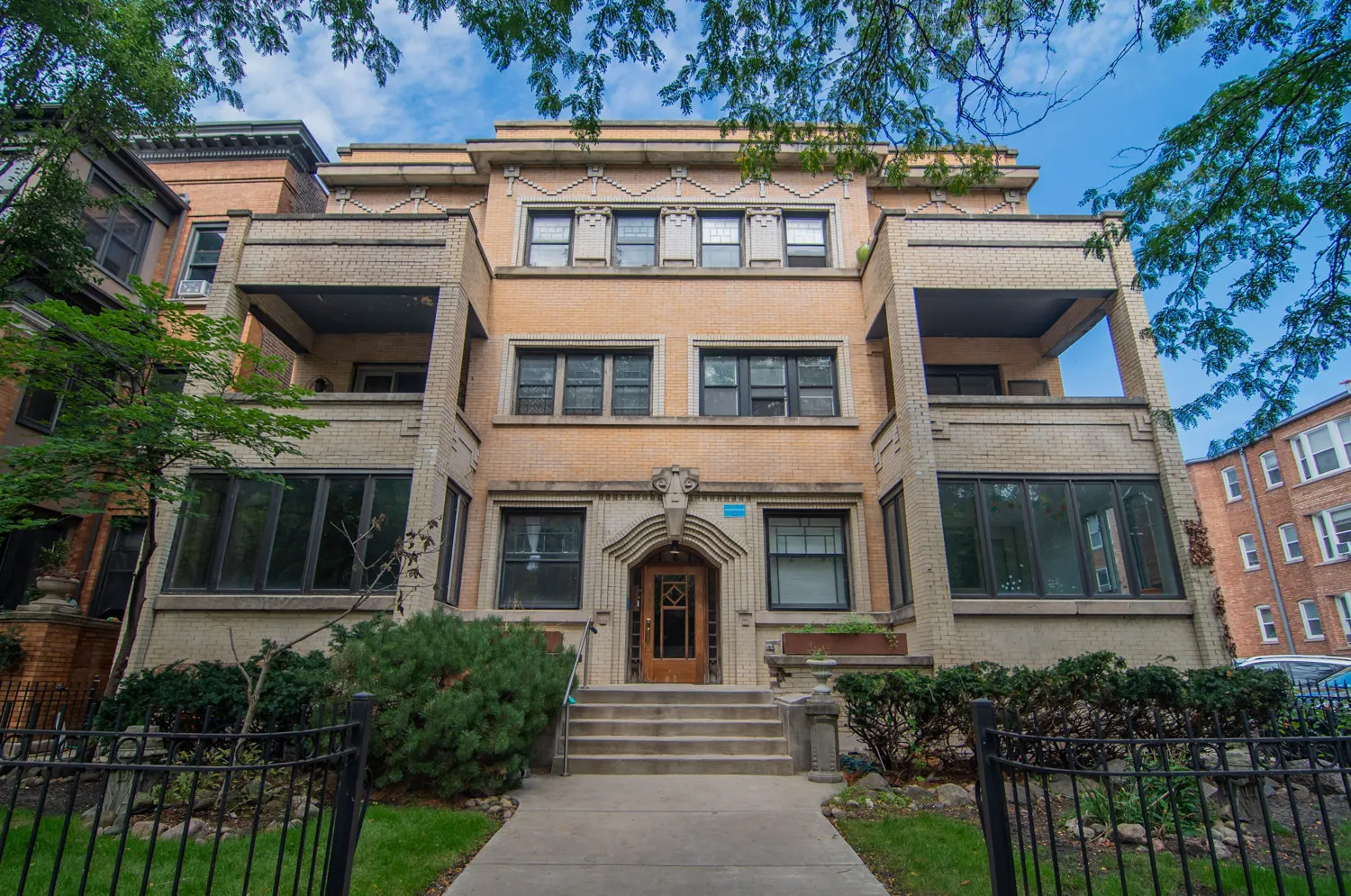 844 W Lakeside Place IL