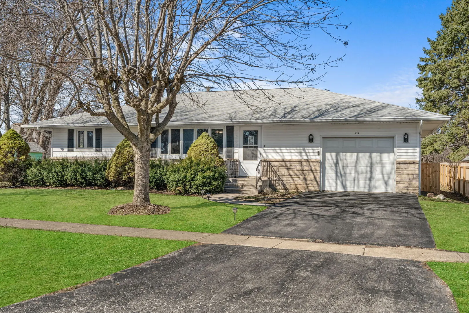29 W Oak Street IL